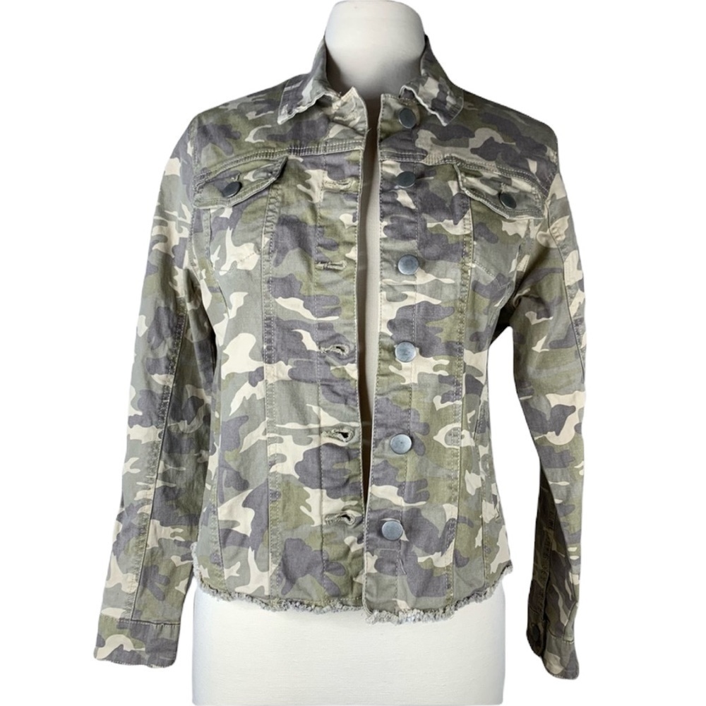 Zintex Women’s Sportswear Camo Raw Edge Hem Unlined Jacket
